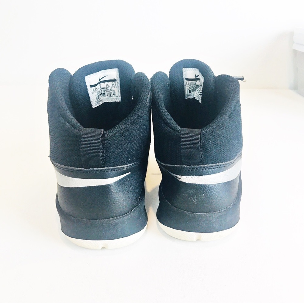 2/$20 Nike Team Hustle D 7 Kids Basketball Shoe 6.5Y - Picture 7 of 8